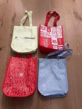 Lululemon shopping totes